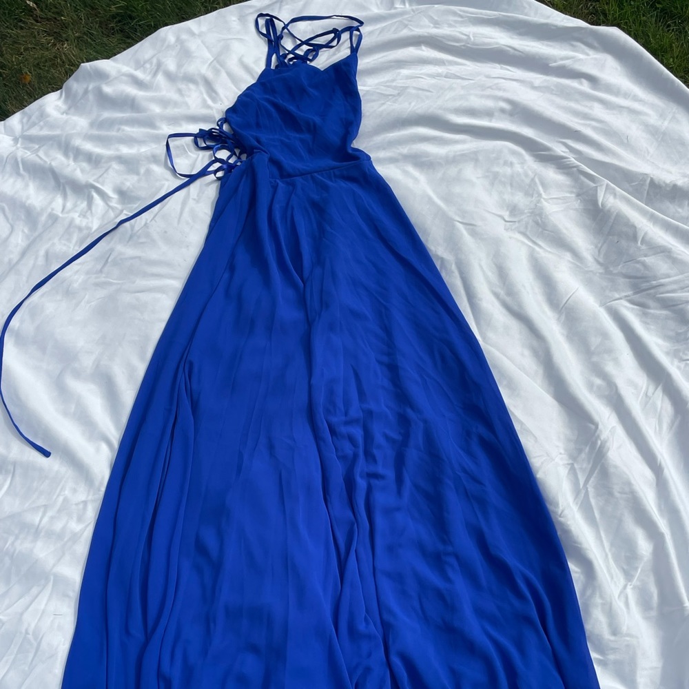 Lulu’s royal blue gown, size M